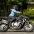 Kobieta kontra odziez motocyklowa - dziewczyna na MV Agusta