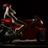 Naga kobieta i Ducati fotografie Elizabeth Raab - Ducati 851 modelka stydyjne