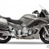 2013 Yamaha FJR1300 delikatny powiew swiezosci - srebrna bok