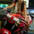 Goraca dziewczyna i Honda CBR 600 w prezencie na swieta - goraca dziwczyna na motocyklu
