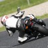Pozycja na motocyklu czy siedzisz poprawnie - zakret na kolanie suzuki gsr750 2011 test motocykla 13