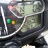 Ile przejedziesz motocyklem na 10 litrach paliwa - Komputer pokazuje ze pozostalo 115 km zasiegu Do domu mam ponad 120 km