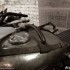Nostalgiczny garaz motocyklowy na Woli - Uchwyt pasazera 86gear classic service