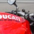 Motocykl typu naked na torze Czy to ma sens - Logo Ducati Monster 821
