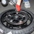 Bridgestone T30 EVO guma na kazde warunki - pomowanie kola Bridgestone T30 Scigacz pl