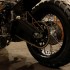 Custom na czesciach z polki a mozne reczna robota - Wahacz z mocowaniem deskorolki Ducati Scrambler Custom Rumble