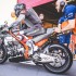 Jak powstaje motocykl klasy MotoGP - Luthi wyjezdza z boksu