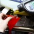 Wymiana oleju w motocyklu offroadowym serwis w detalu - olej bel ray exs