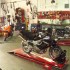 ASO czy warsztat niezalezny gdzie serwisowac motocykl - warsztat motocykl na stojaku
