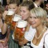 Alkohol kontra wydajnosc organizmu motocyklisty - dziewczyny z piwem