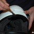 Kask motocyklowy czyszczenie i pielegnacja - smarowanie uszczelki szybki kasku