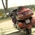 Najlepsze motocykle do jazdy w swiecie opanowanym przez zombie - Honda Goldwing w trasie kufry