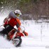 Polski offroad zdziczeje dzieki urzednikom - Enduro na oponach kolcowanych nawrot w glebokim sniegu