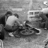 Polskie wyscigi motocyklowe w latach 80 wspomnienie - Naprawa silnika w Lodzi