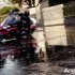 Przyczepnosc na mokrym znajdz granice - skuter czterokolowy zakret na mokrym