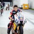 Red Bull Moto GP Rookies Cup lowcy marzen - Przepychanie motocykla Red Bull Rookies Cup