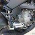 Uklady smarowania w motocyklach jak o nie dbac - prawa strona silnika buell 1125cr 2009 test b mg 0072