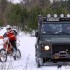 Zima w terenie 1x2 kontra 4x4 - Jazda na kolcach zima motocykl vs samochod