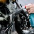 Zimowanie motocykla praktyczne wskazowki - 1 Mycie motocykla specjalistycznym preparatem