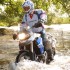 BMW GS Trophy 2012 w duchu rywalizacji - Jazda brzegiem jeziora na motocyklu