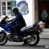 BMW Motorrad Days - Husqvarna wychodzi z cienia - Garmisch motocyklista przy przedszkolu