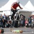 BMW Motorrad Days - Husqvarna wychodzi z cienia - Skoki nad ludzmi pokaz rowerowy