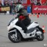 Honda Gymkhana w Warszawie slalomem mosci panowie - Przejazd Honda PCX