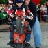 Motocyklowy Dzien Dziecka w CZD - Podejscie do wheelie na mibibike u