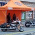 Nowy Swiat Motocykli 2008 bida z nedza - H-D stoisko