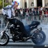 Red Bull As w Karcie final w Warszawie - Palenie gumy w motocyklu na ulicach Warszawy