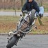 Stunt trening w hali ustawka Plock zdjecia zima 2008 - Maciej DOP prawie jak high chair wheelie