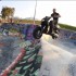 Skuterem w skateparku skaczaca Yamaha Slider - skok skuter skatepark