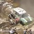 Dakar 2012 kolejny skandal - Peterhansel wjezdza w motocykliste