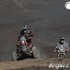 Rajd Dakar 2011 kolejny awans Laskawca i polskich motocyklistow - zawodnicy podejzdzaja pod gore Dakar 2011