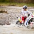 Rajd Dakar 2012 etap 11 - przeprawa przez wode na motocyklu