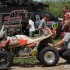 Rajd Dakar 2010 w deszczu etap II - mechanicy rafala sonika naprawiaja quada