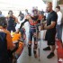 Casey Stoner rehabilitacja w toku - Stoner w pit lane