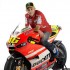 Ducati Desmosedici GP11 ujawnione - Desmosedici GP11 Valentino Rossi Nicky Hayden 3