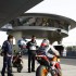 Jerez pozostaje w kalendarzu MotoGP 2012 - Charakterystyczny taras widokowy na prosta startowa w Jerez - foto Honda