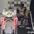 MotoGP Pedrosa wygrywa chaotyczny wyscig - Elias Box