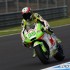 MotoGP Pedrosa wygrywa chaotyczny wyscig - de Puniet hamowanie ducati