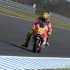 MotoGP Pedrosa wygrywa chaotyczny wyscig - hamowanie ducati rossi