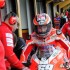 MotoGP piatkowe treningi w strugach deszczu - Box Nicky Hayden