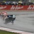 Motocyklowe Grand Prix na Silverstone 2011 mokro i slisko - hayden i bautista