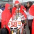 Motocyklowe Grand Prix na Silverstone 2011 mokro i slisko - na starcie simoncelli