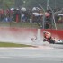 Motocyklowe Grand Prix na Silverstone 2011 mokro i slisko - simoncelli wypadek silverstone