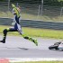 Valentino Rossi i jego wszechstronne zdolnosci - rossi crash sepang wyskok2