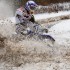 Lukasz Kurowski snieg zamiast blota - Ostra jazda motocyklem po sniegu