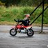 Piotrus stunt i motocykle w szkole - Piotrus pokazy stuntu dla jego klasy