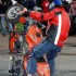 Piotrus szescioletni motocyklista - Piotrus upalanie na stelazu